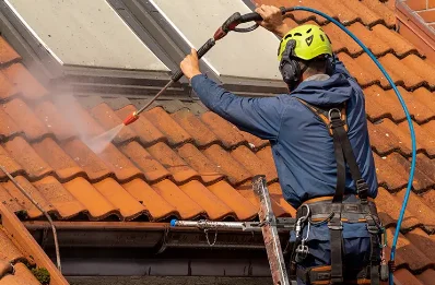 Démoussage et hydrofuge de toiture à Courmemin